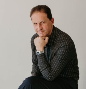 Dr. Márcio Albeny Gallo